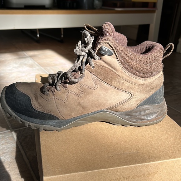 Merrell leather and mesh hiker; gently used - Picture 5 of 9